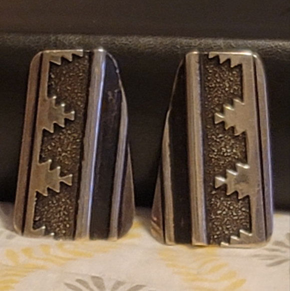 Vintage Navajo Signed Clip Earrings Tommy Singer RARE FIND - Picture 5 of 7